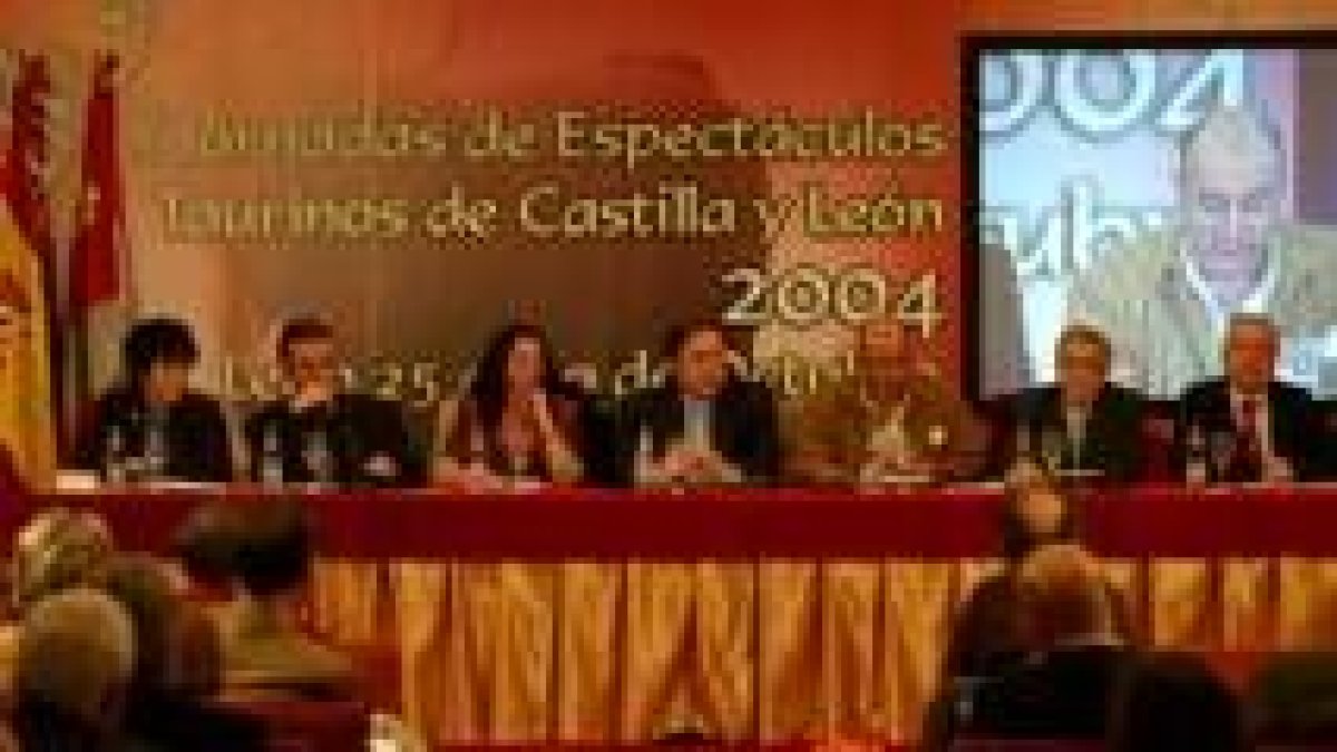 Los participantes en el debate que se celebró en el marco de las jornadas de espectáculos taurinos