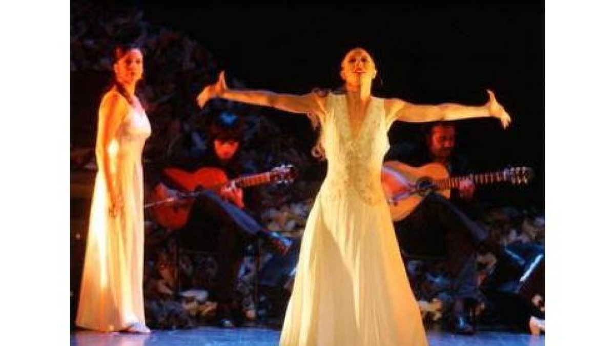 Bailarinas de Inquedanza, en una actuación.