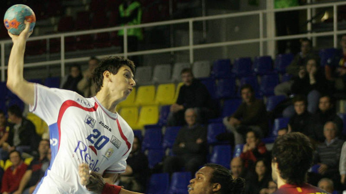 Alex Tatarintsev no tuvo su día en Barcelona, a pesar de que lo intentó y terminó con tres goles un encuentro sin historia en el Palau.