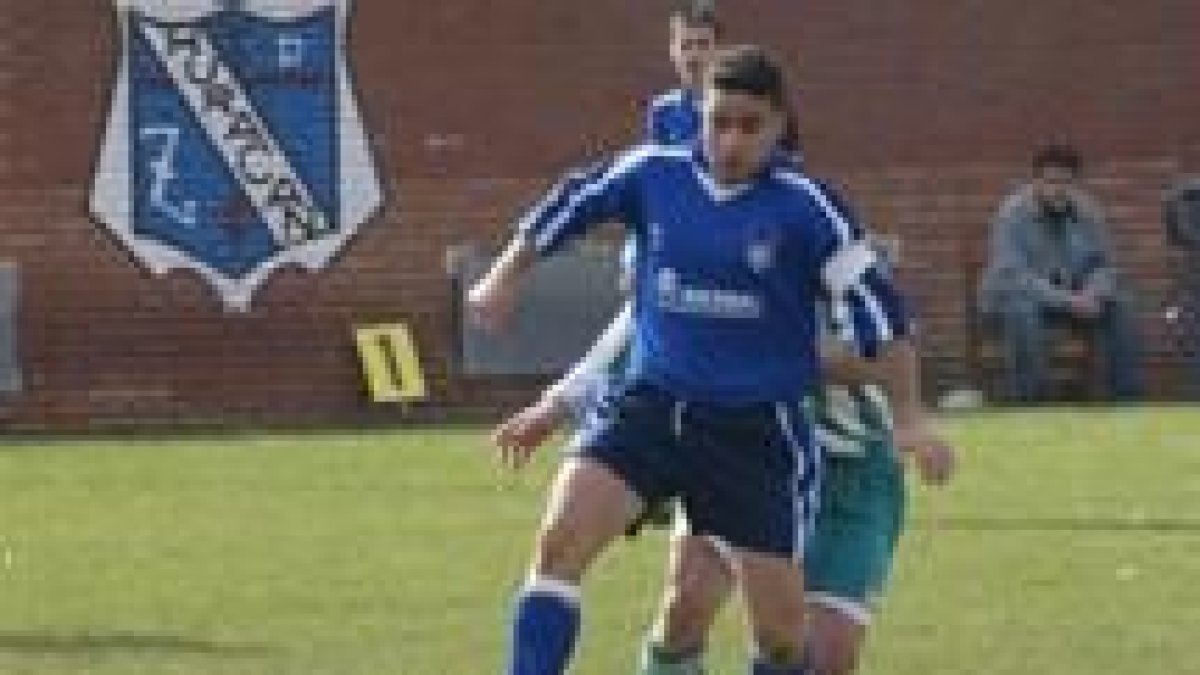 Emilio lo intentó durante todo el partido, pero no encontró puerta en ningún momento