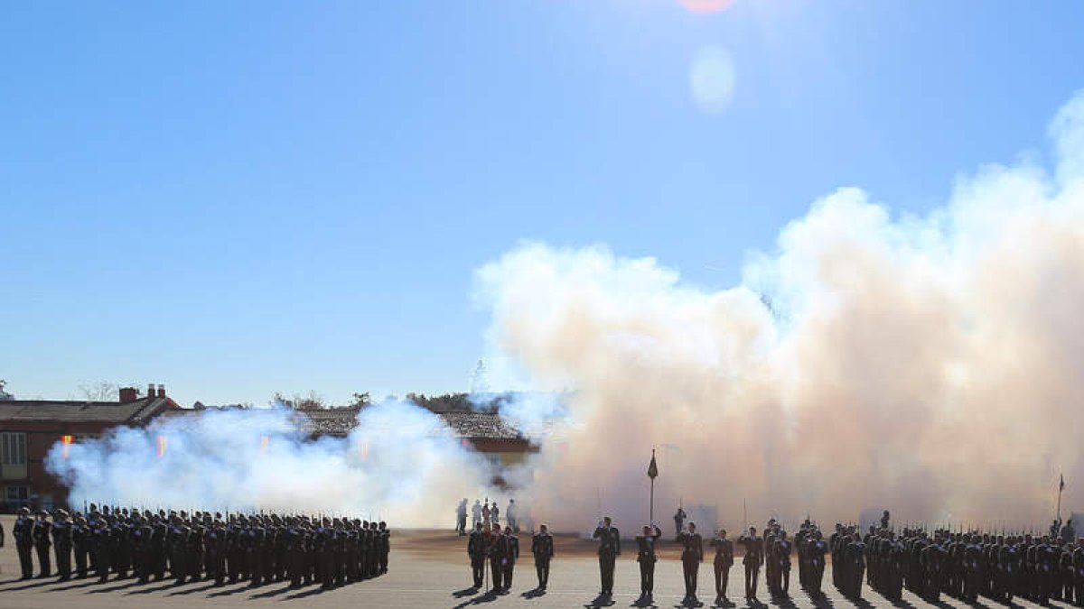 Lanzamientos de salvas en uno de los actos organizados en Conde de Gazola. SECUNDINO PÉREZ
