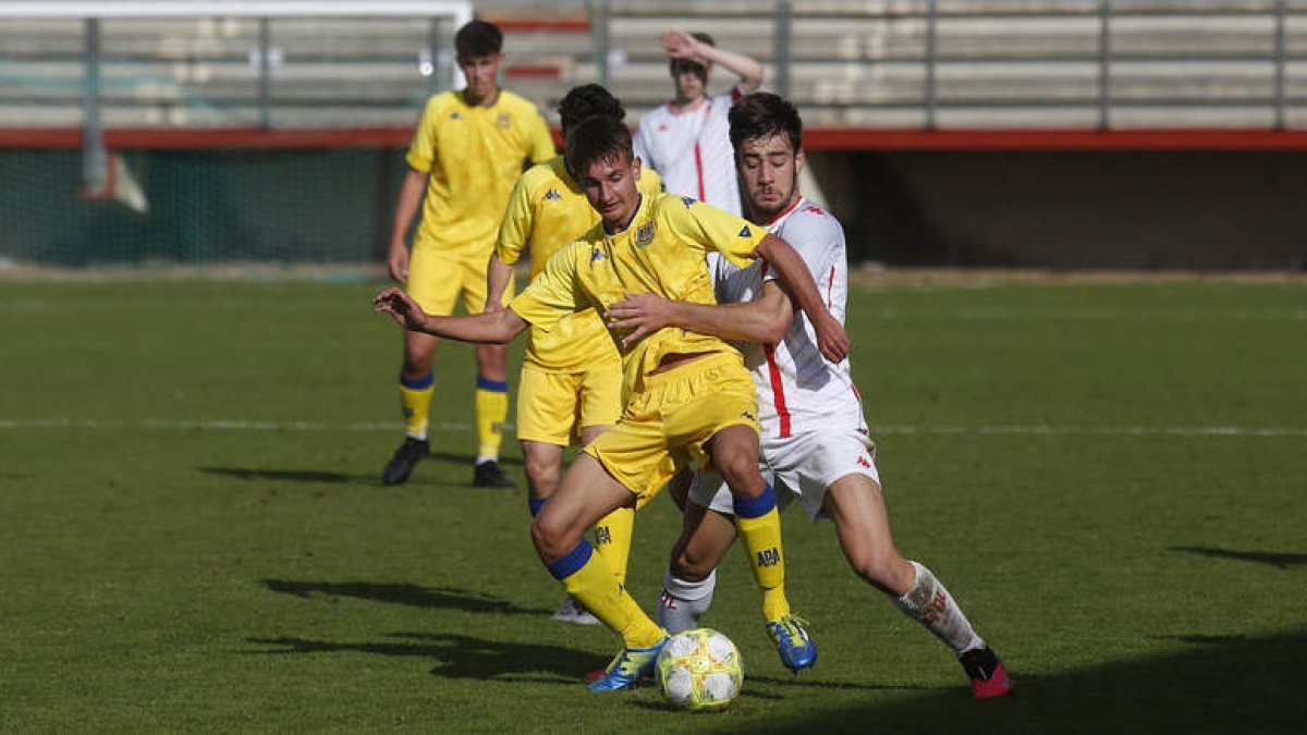 El equipo leonés logró un trabajado y merecido punto frente al pepinero a domicilio. FERNANDO OTERO