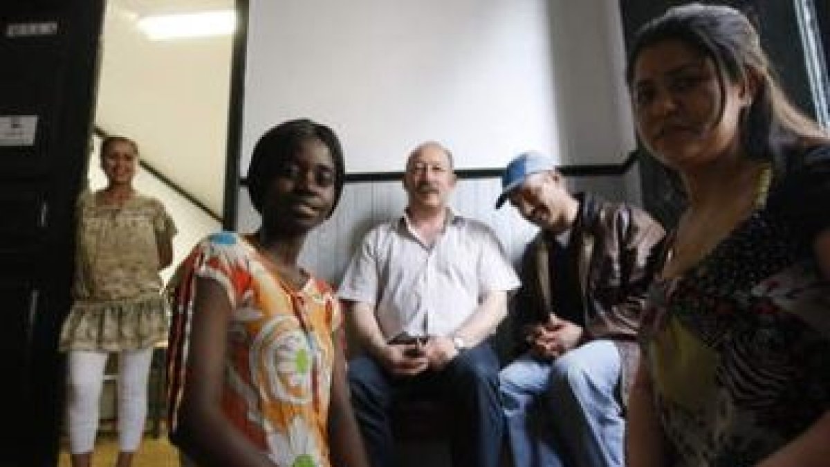 Alumnado inmigrante de la Fundación Sierra-Pambley que participa en el día E del Instituto Cervantes