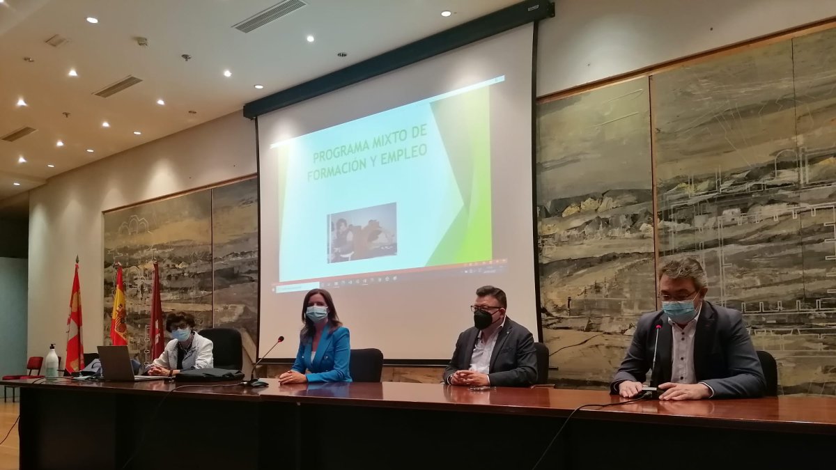 Ana Carlota Amigp en la presentación de esta mañana. MARCIANO PÉREZ