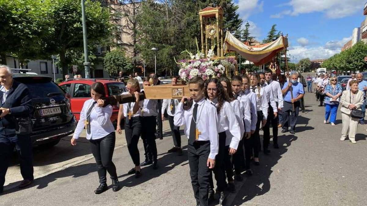 El Perdón llevó su procesión a San Francisco de la Vega. MAZ