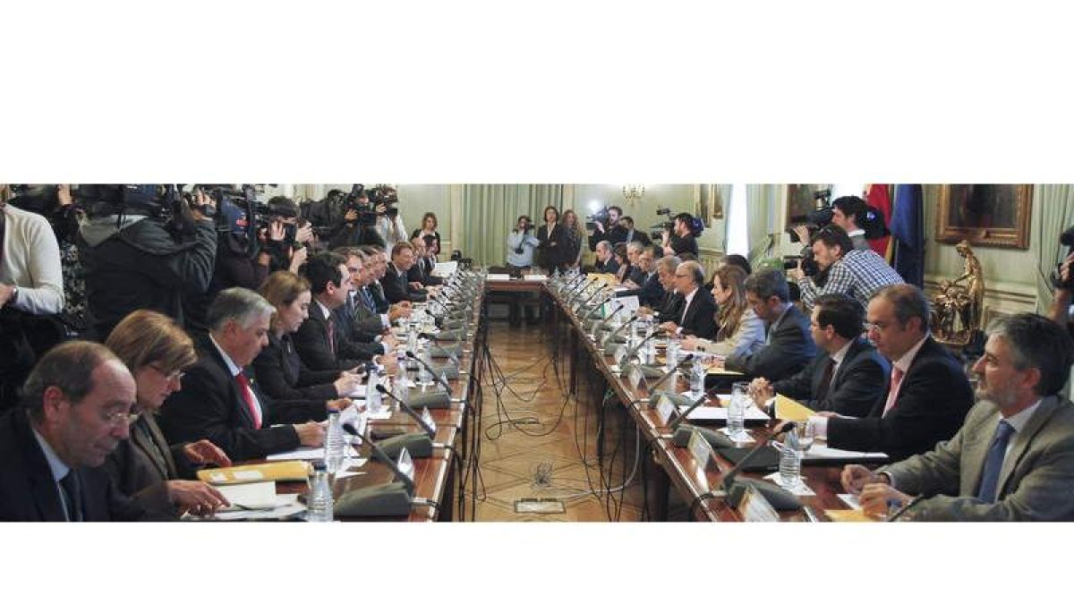 El ministro de Hacienda y Administraciones Públicas, Cristóbal Montoro, presidió ayer la reunión de la Comisión Nacional de Administraciones Locales.