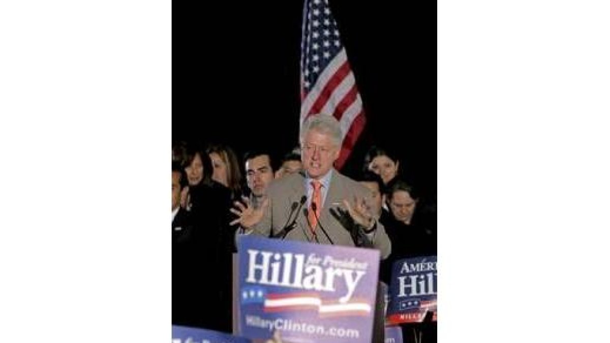 Bill Clinton hace en esta ocasión campaña por su mujer
