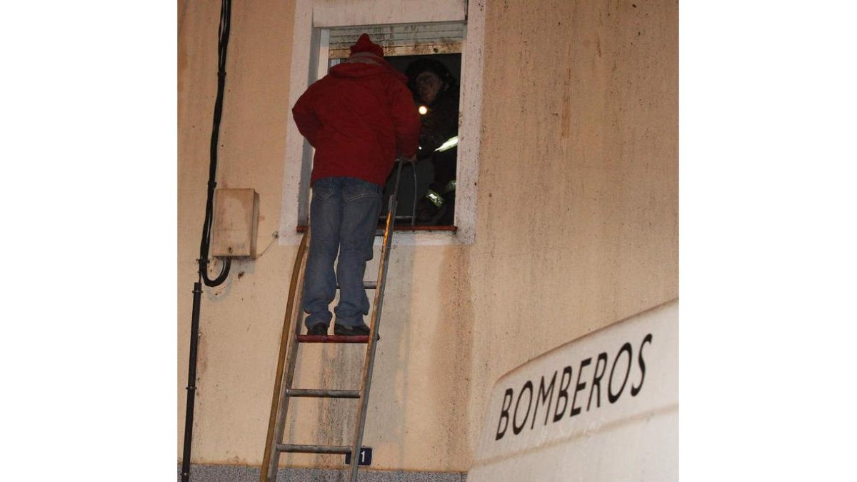 Las llamas destruyeron las primeras plantas.