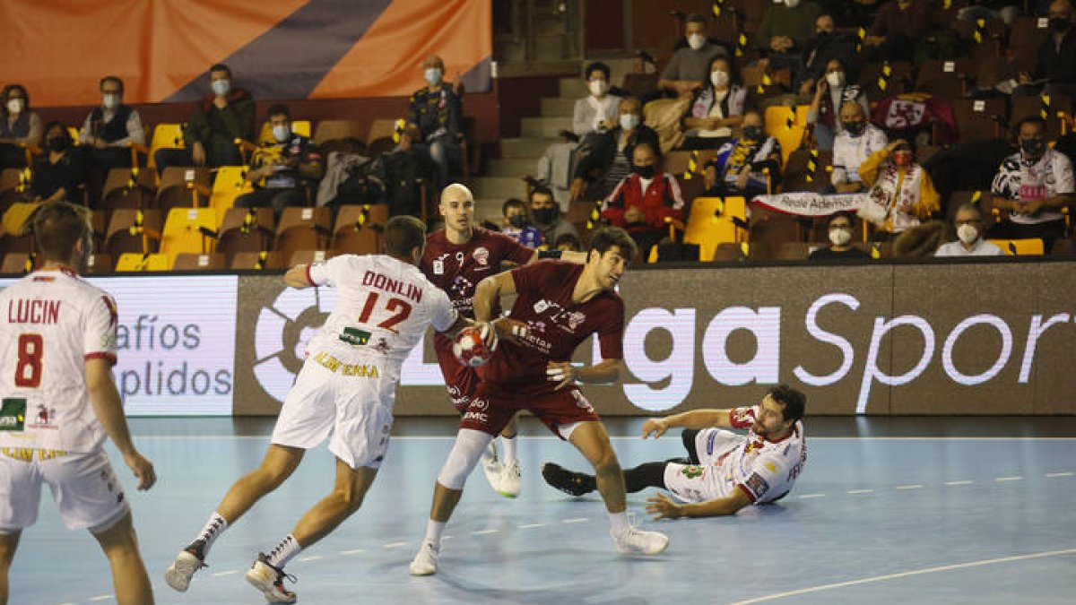Partido de balonmano Ademar León - Valladolid. F. Otero Perandones.