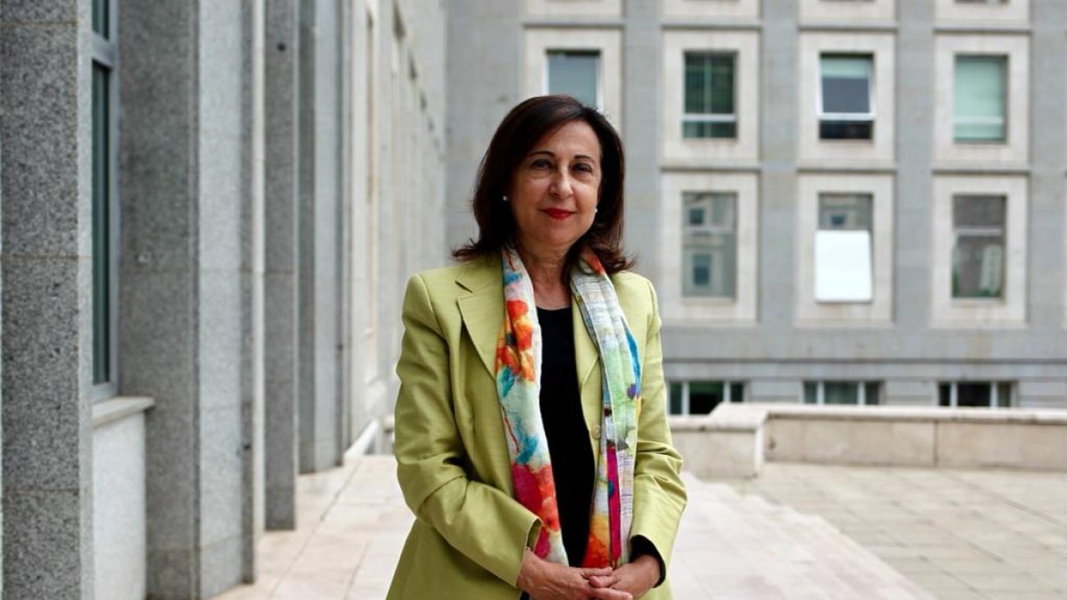 La ministra leonesa Margarita Robles, en uno de los patios del Ministerio de Defensa. JORGE PARIS