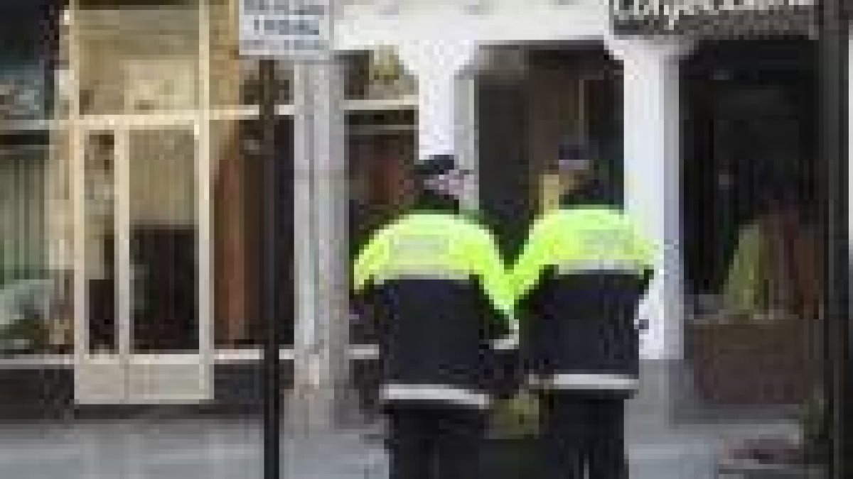 Los policías locales son ahora objeto de fricción entre PP y PSOE