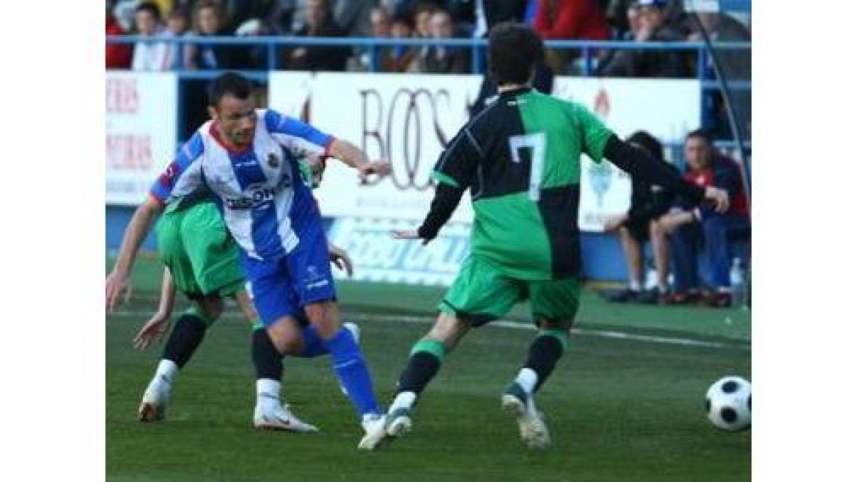Esta imagen de uno de los partidos del play off del año pasado tiene que repetirse muchas veces este