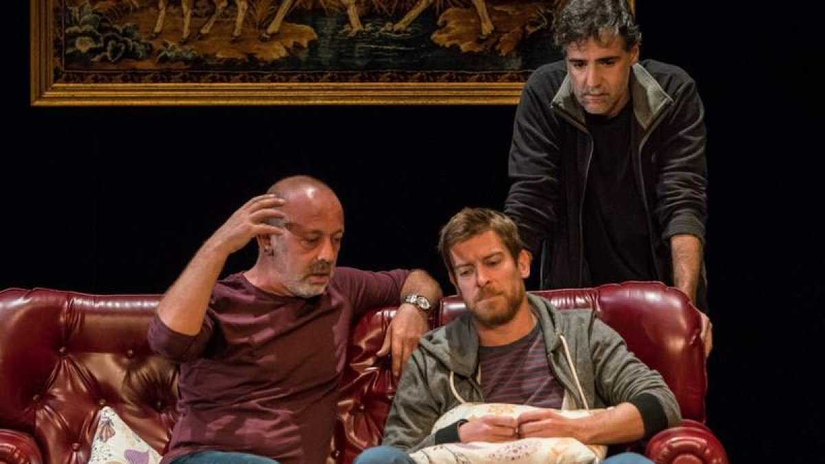 Chema del Barco, Javier Navares y Manuel Baqueiro en una escena de ‘El plan’. DL