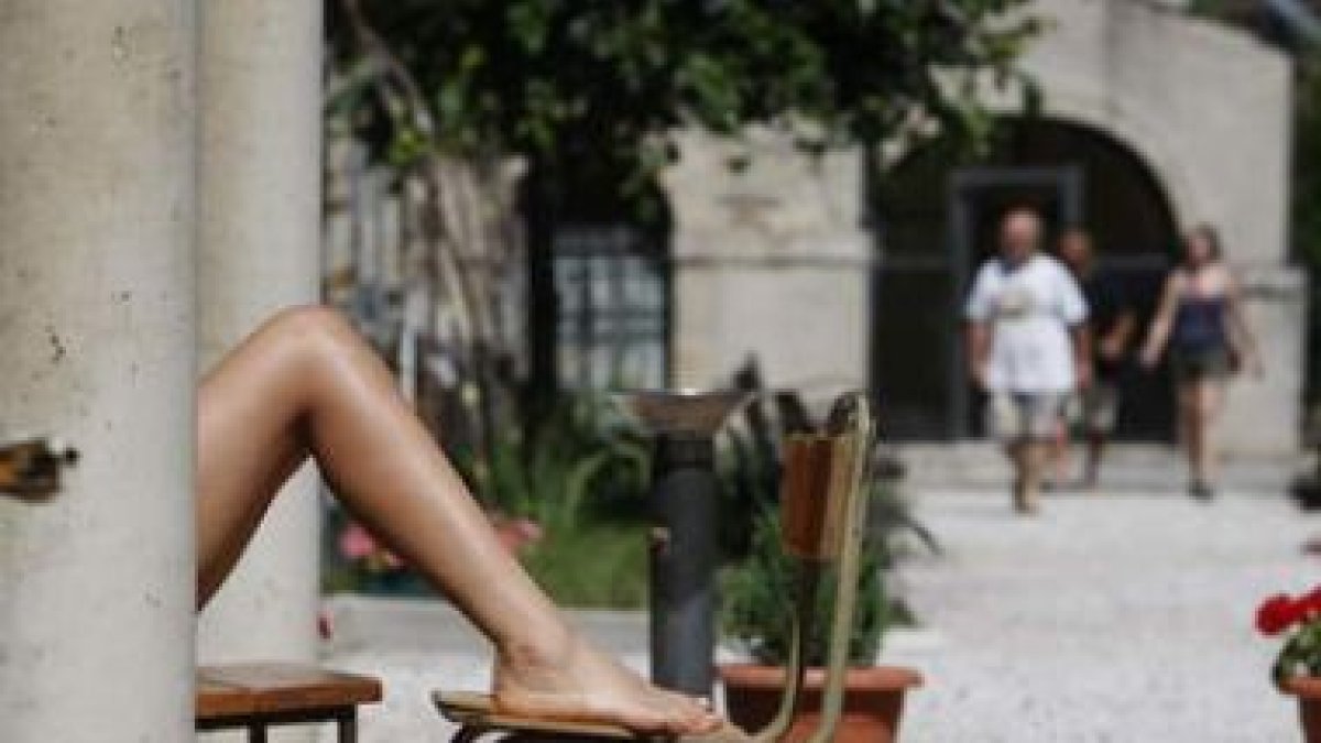 El destino turístico y el tipo de piel, claves para una buena elección de crema solar, uno de los productos más robados en las provincias de interior en verano.