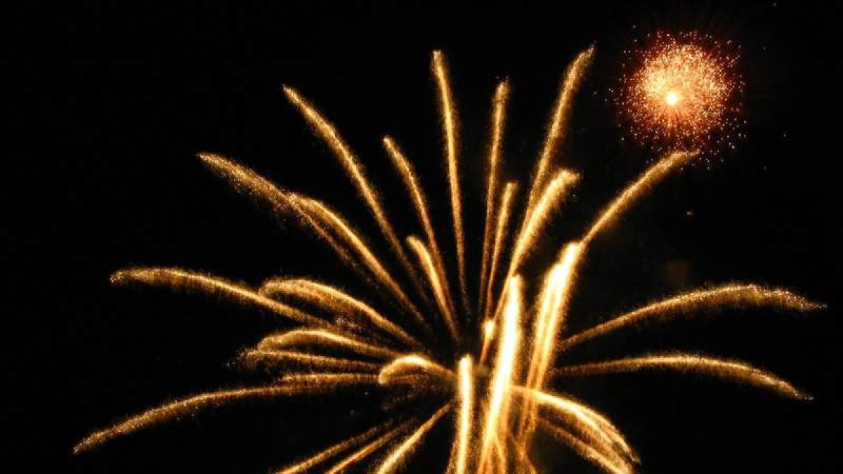 Los fuegos artificiales contarán dos sesiones en las fiestas de la localidad coyantina. MEDINA
