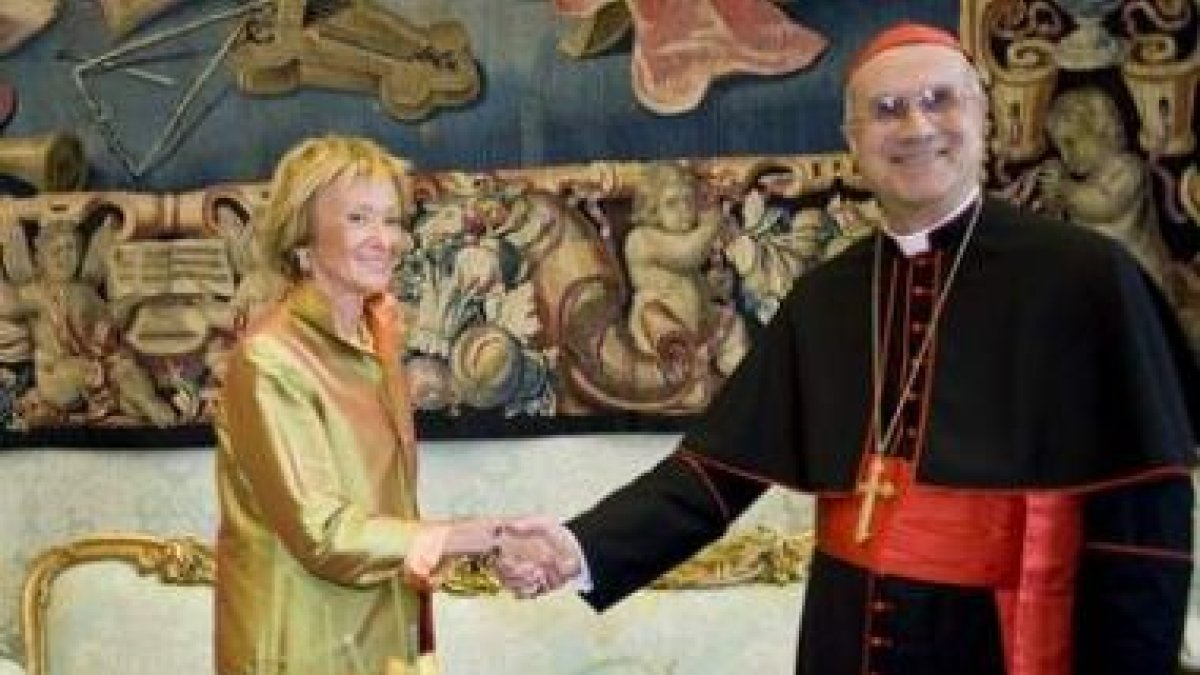 De la Vega se reunió con el cardenal Bertone para ultimar la visita papal a España.
