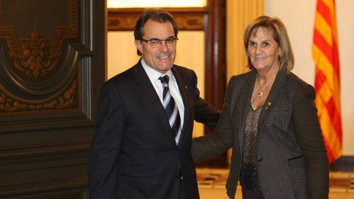La presidenta del Parlament junto a Artur Mas, hoy.