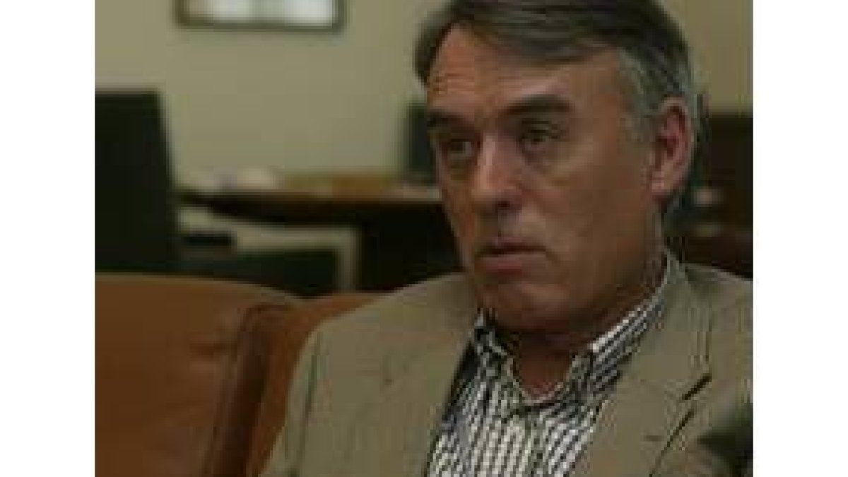 Francisco Álvarez, subdelegado del Gobierno en León, en su despacho de la sede gubernamental