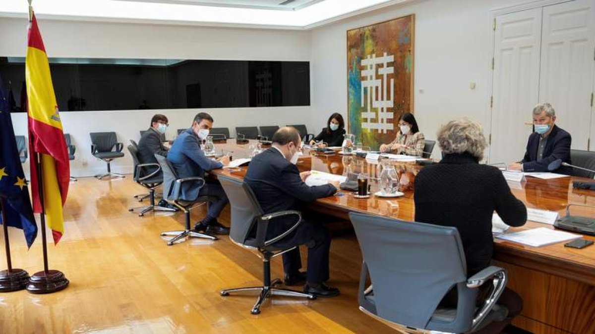 Pedro Sánchez preside la reunión del Comité de Seguimiento del Coronavirus . BORJA PUIG