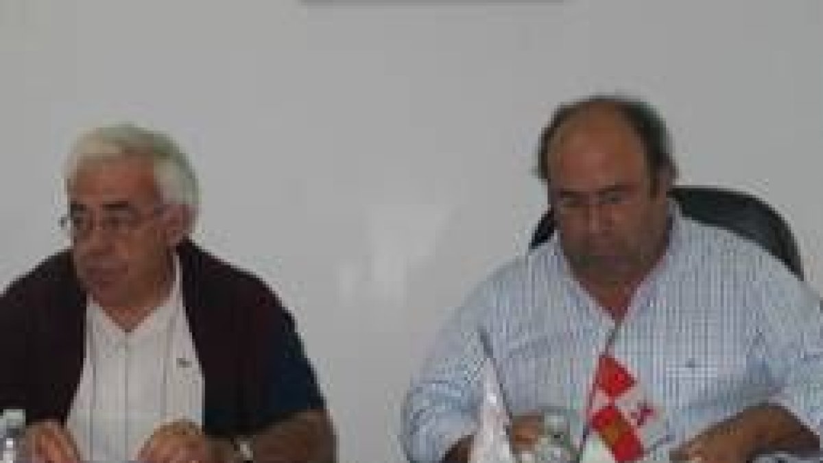 Tomás de la Sierra y Porfirio Díez en la sesión de la mancomunidad