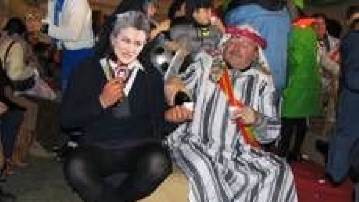 Lo irreverente y lo espontáneo priman en las celebraciones del carnaval bañezano