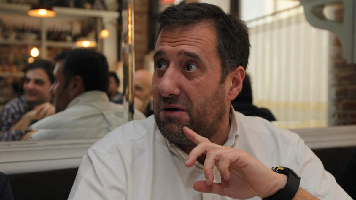 El presidente del Reale Ademar, Carlos Pollán, atraviesa ahora su momento más difícil.