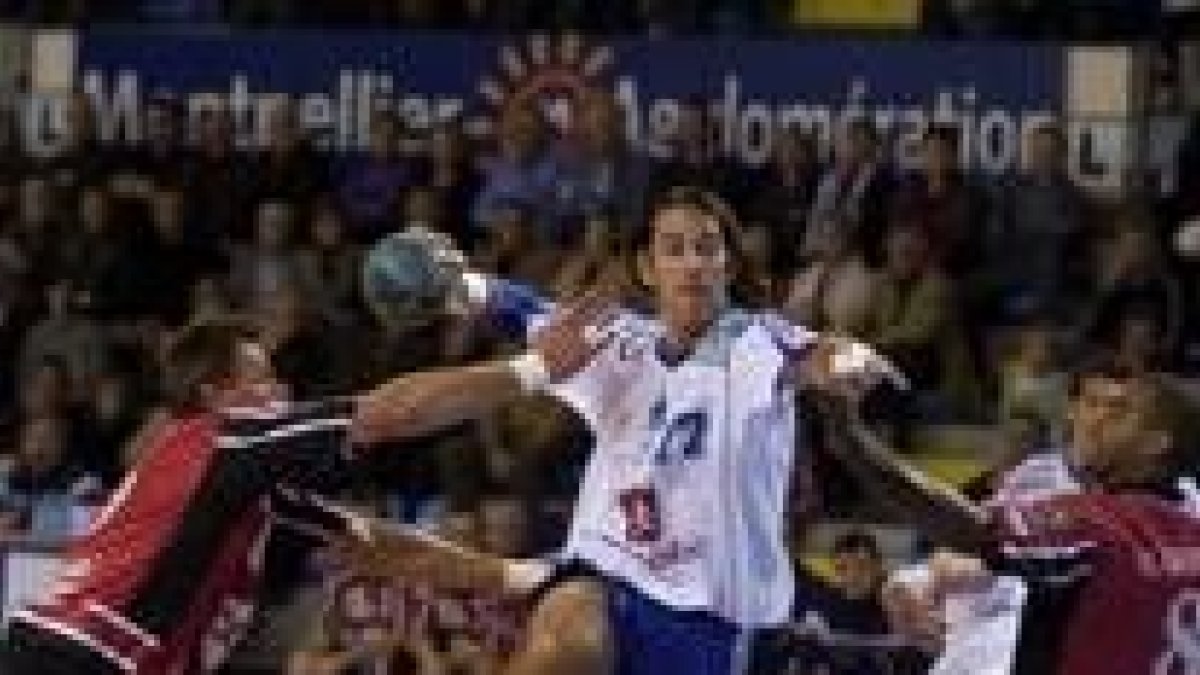 Bojinovic intenta un lanzamiento en el partido del pasado miércoles