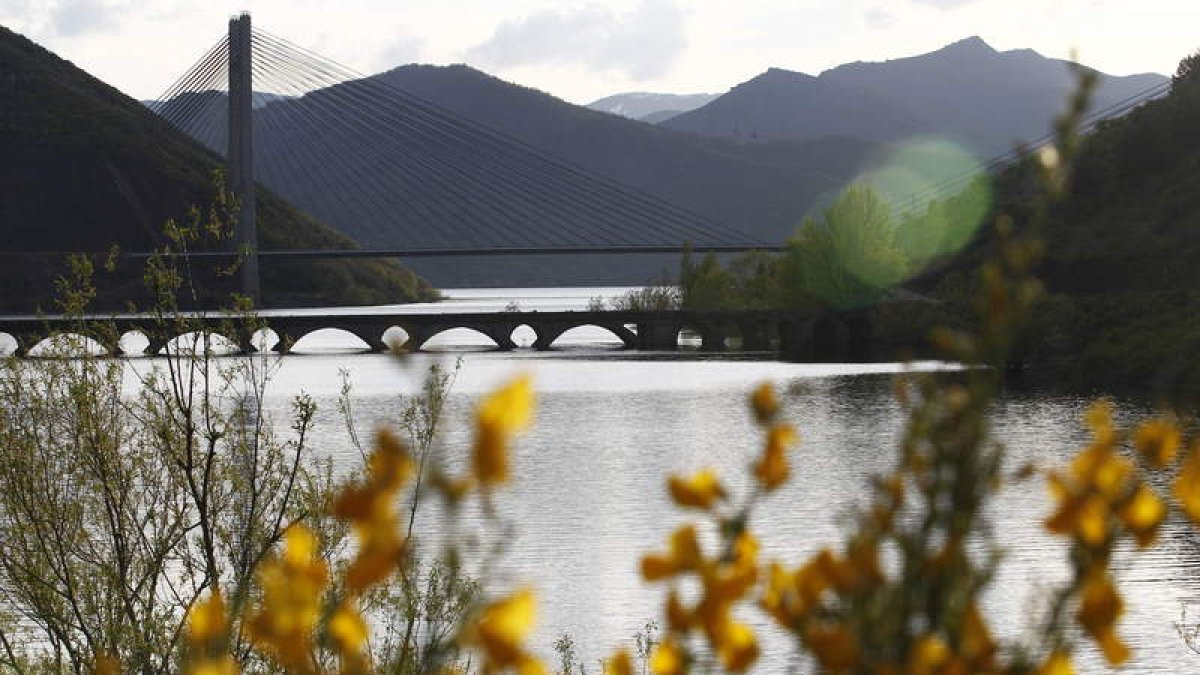 El pantano de Barrios de Luna se encuentra al 94% de su capacidad total.