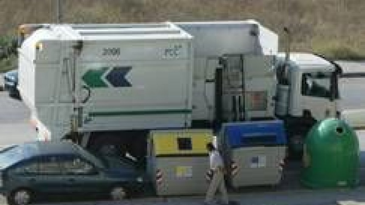 López Riesco abrió la Semana del Bierzo con una intervención en la Casa de León en Valladolid