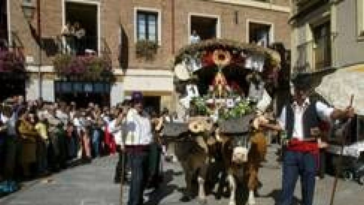 Los carros engalanados serán uno de los protagonistas de la jornada festiva de hoy en la ciudad