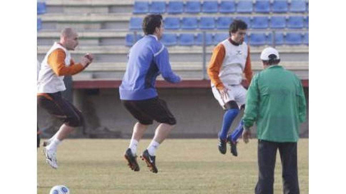 La plantilla volvió a los entrenamientos para preparar el encuentro del sábado ante el Sestao.