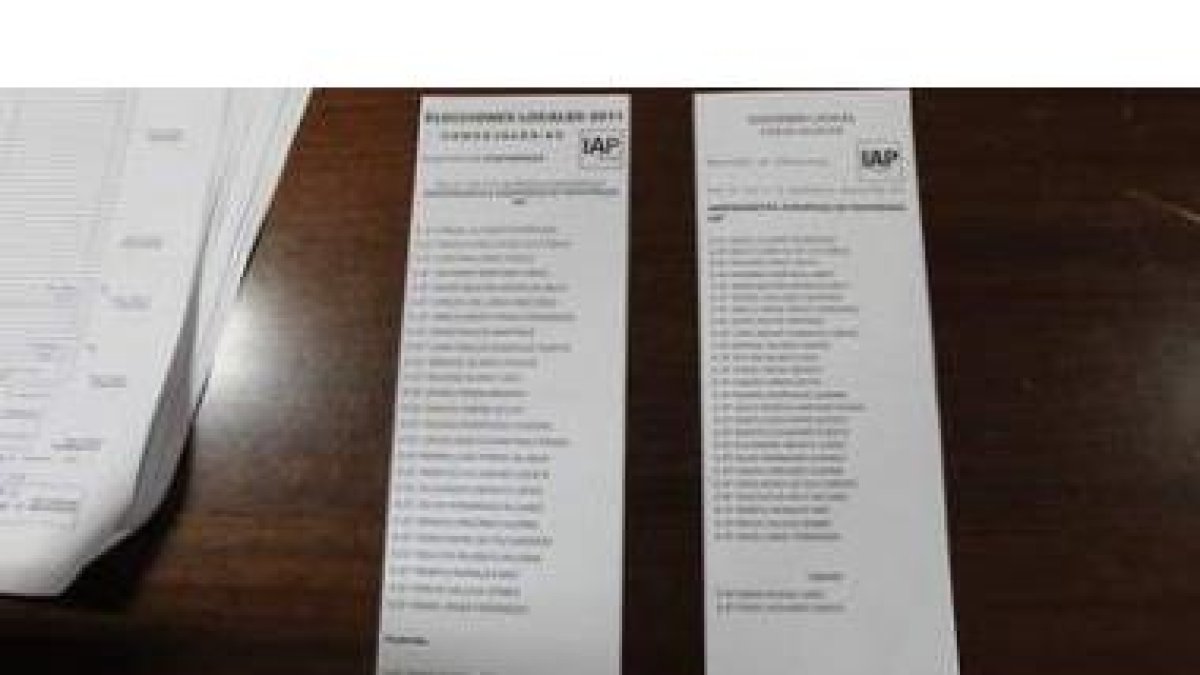 La papeleta de la izquierda, de IAP, es la que cuestiona el PP.
