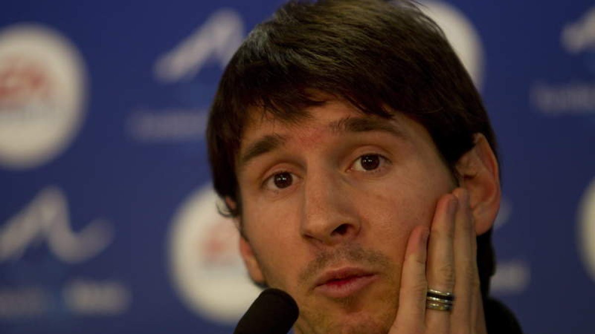 Leo Messi durante la multitudinaria rueda de prensa que dio ayer en Sant Joan de Espí.