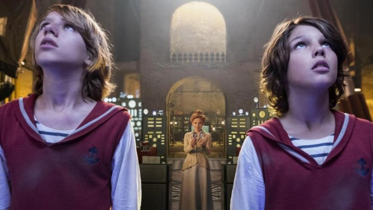 Teo Planell (izquierda) y Toni Gómez, en un fotograma de 'Zipi y Zape y la isla del Capitán', junto a Elena Anaya.