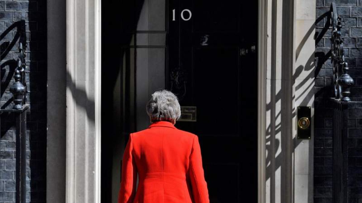 La primera ministra el día del anuncio de su dimisión. NEIL HALL