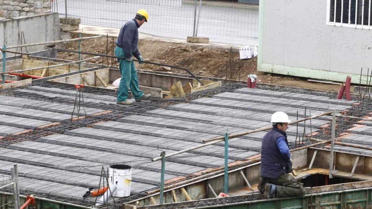 La construcción se presenta como un sector clave en la creación de empleo pero con dificultades para encontrar cualificación. RAMIRO