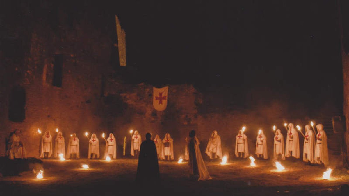 Momento de una visita teatralizada en el Castillo de Ponferrada realizada por Conde Gatón. DL