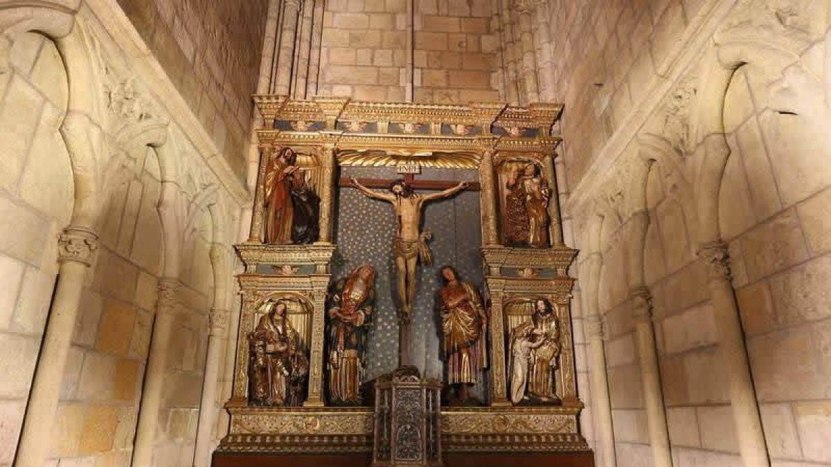 La restauración del retablo del Santo Cristo de la Catedral logró rescatar una tabla de estilo renacentista de Juan de Balmaseda, cuyas policromías casi se habían perdido.