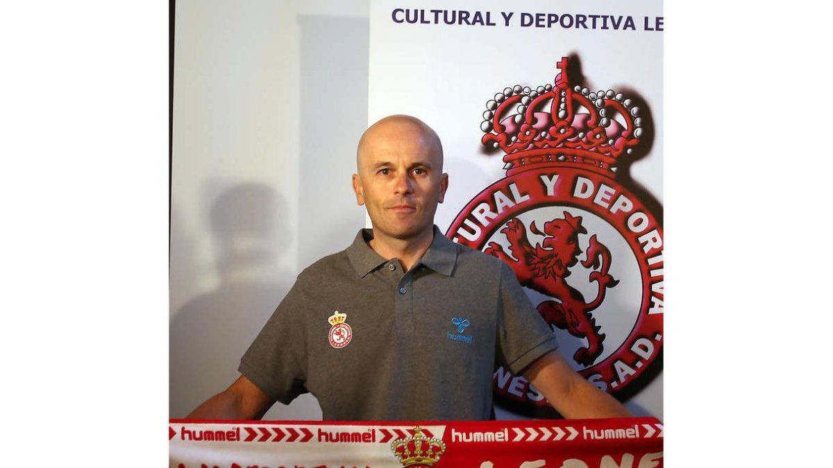 Cabello el día de su presentación como técnico de la Cultural
