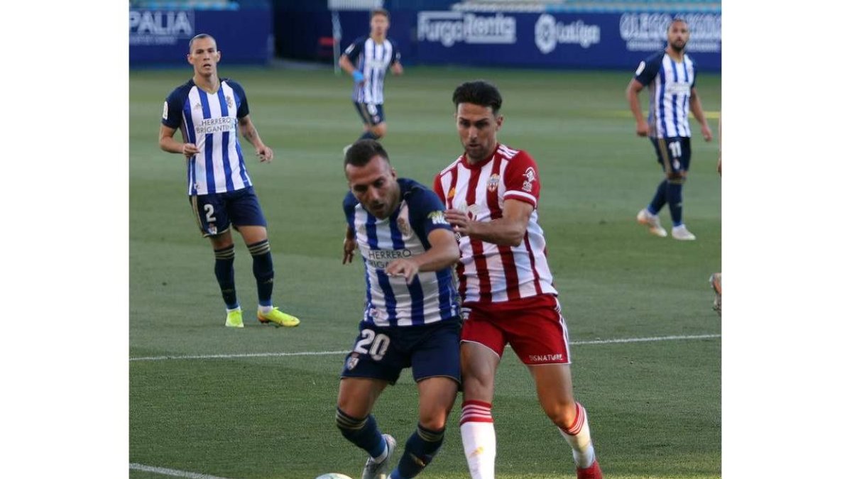 La Deportiva derrotó a la UD Almería el pasado mes de julio, lo que le otorgó la permanencia. ANA F. BARREDO