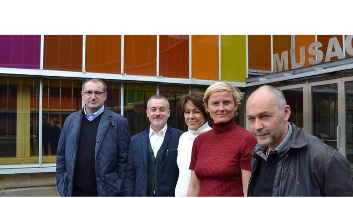 Imagen de los integrantes del nuevo equipo asesor del Musac.