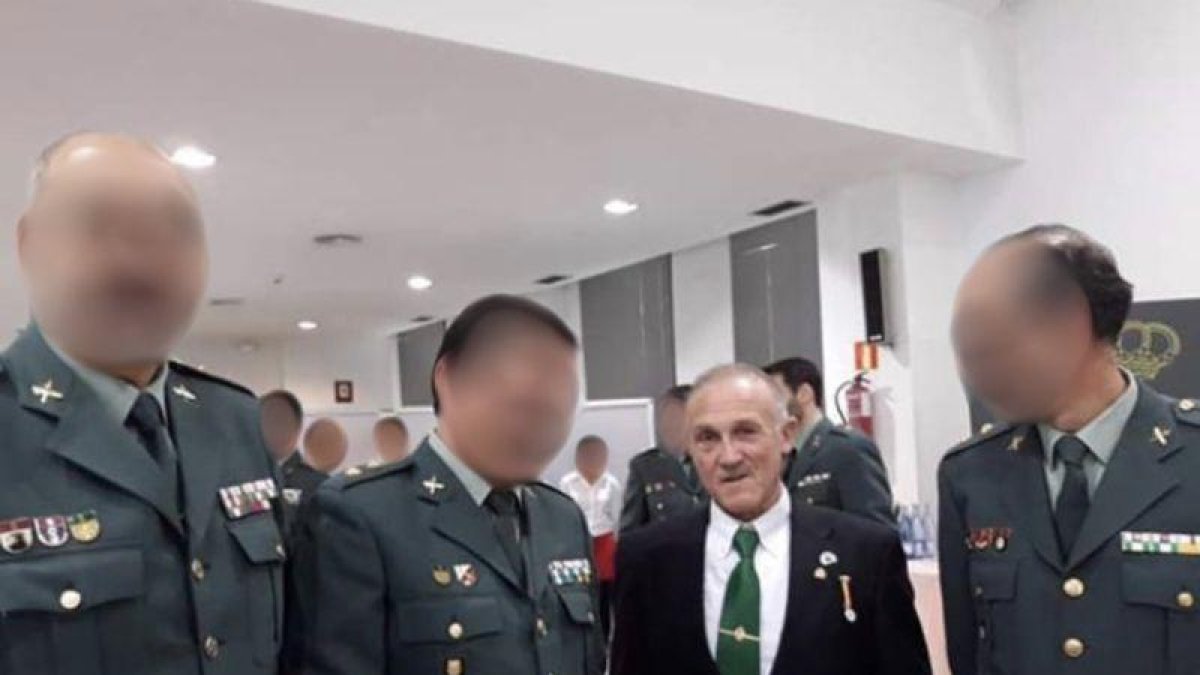 El presunto francotirador que quería matar a Pedro Sánchez con miembros de la Guardia Civil.