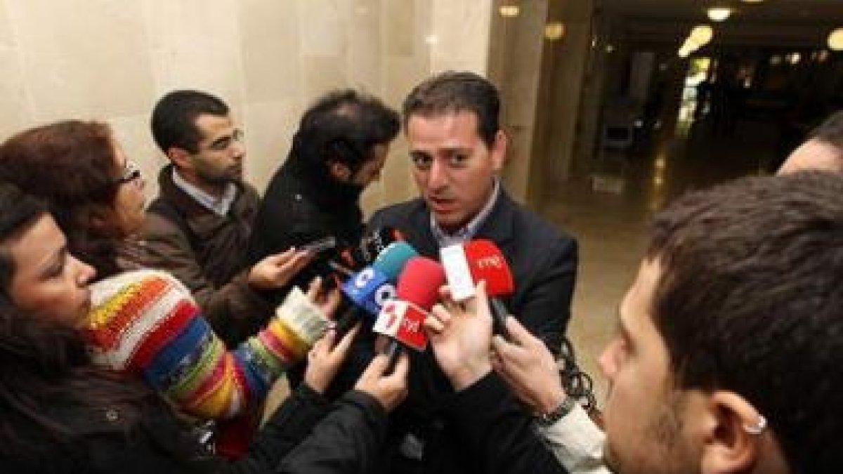 El alcalde de Cacabelos, el pasado 20 de octubre tras declarar en los juzgados.