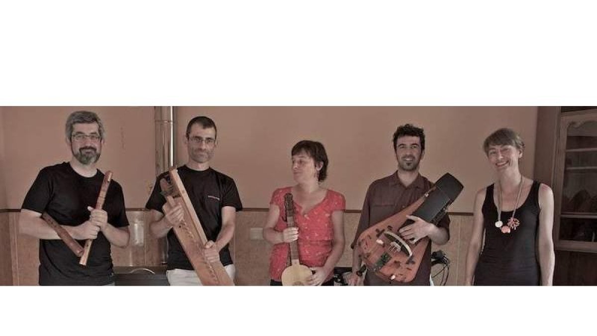 El grupo gallego Pres de Cambrai de música antigua actúa en la cripta romana. DL