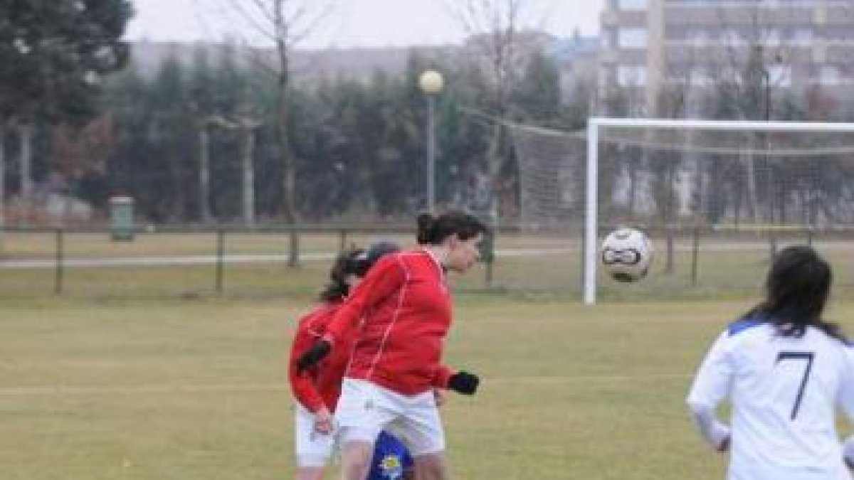 El equipo leonés se anotó el derbi frente a las bercianas y se reafirma en la cuarta posición.