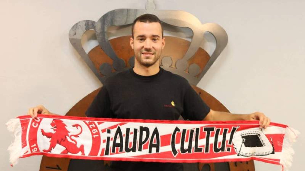 El centrocampista de la Cultural Marc Rovirola afirma que ahora le corresponde animar. MARCIANO PÉREZ