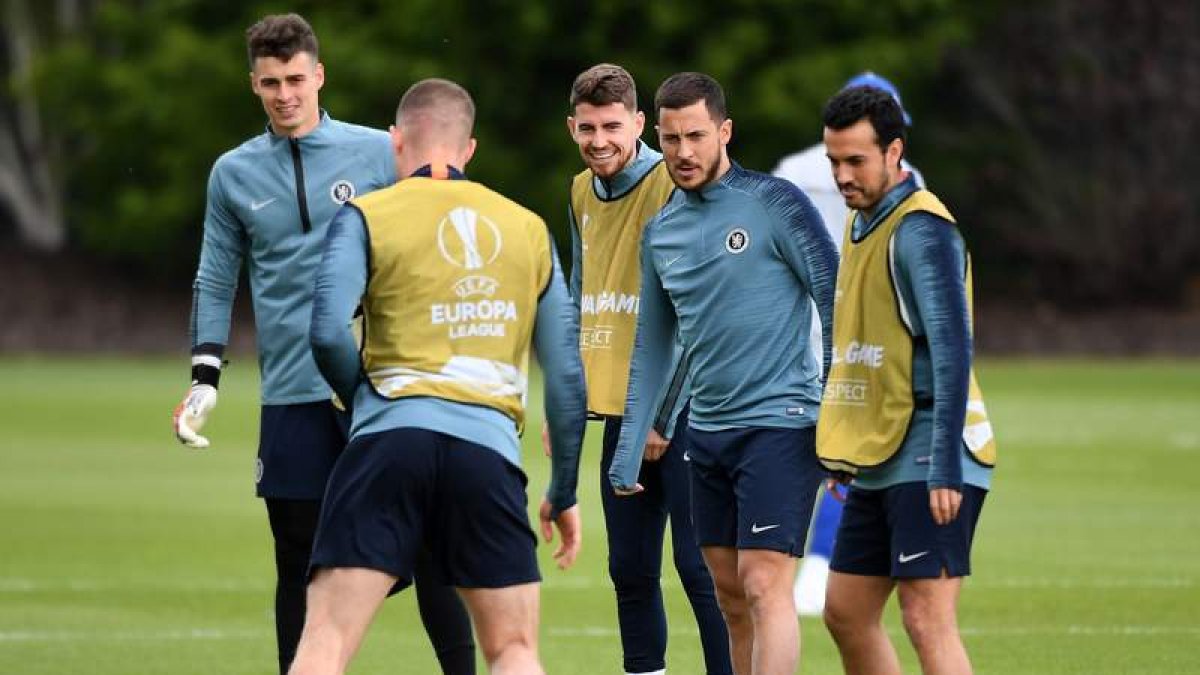 Los delanteros del Chelsea Hazard y Pedro, además del portero Kepa participan en una sesión del Chelsea. RAIN