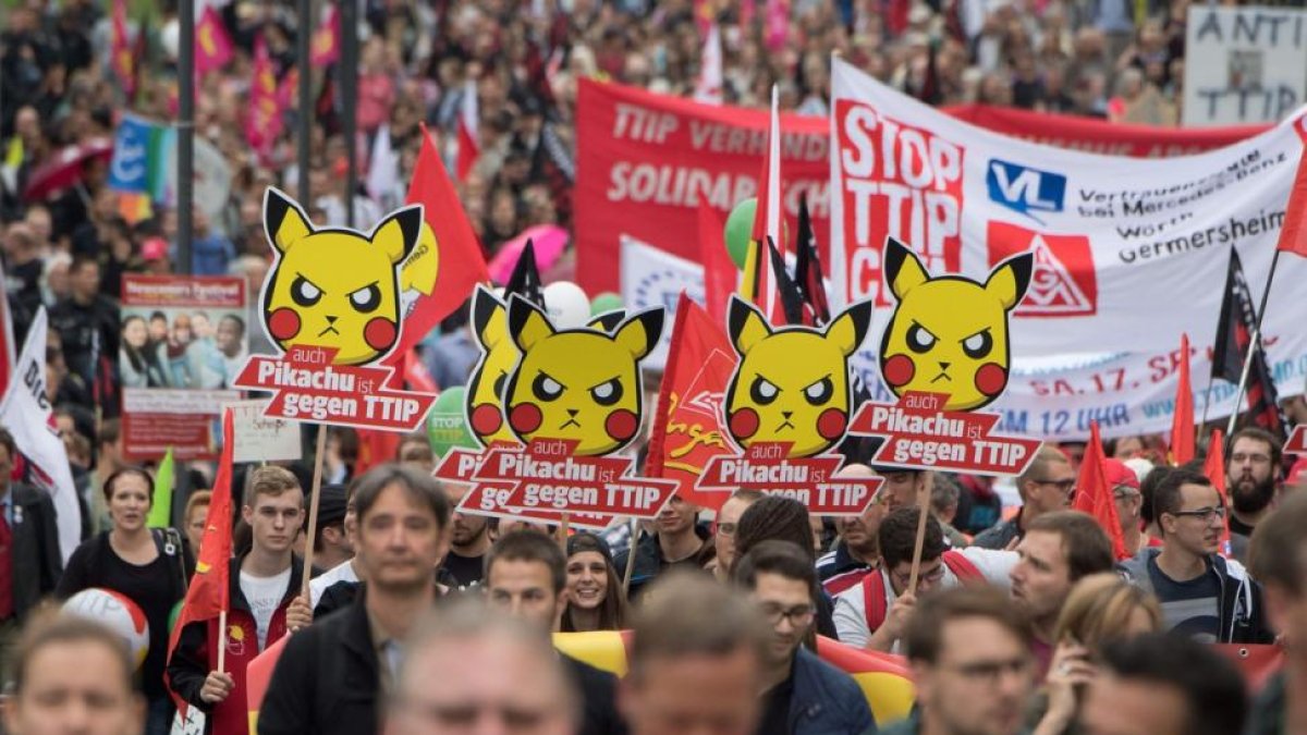 Manifestantes en Alemania contra el TTIP.