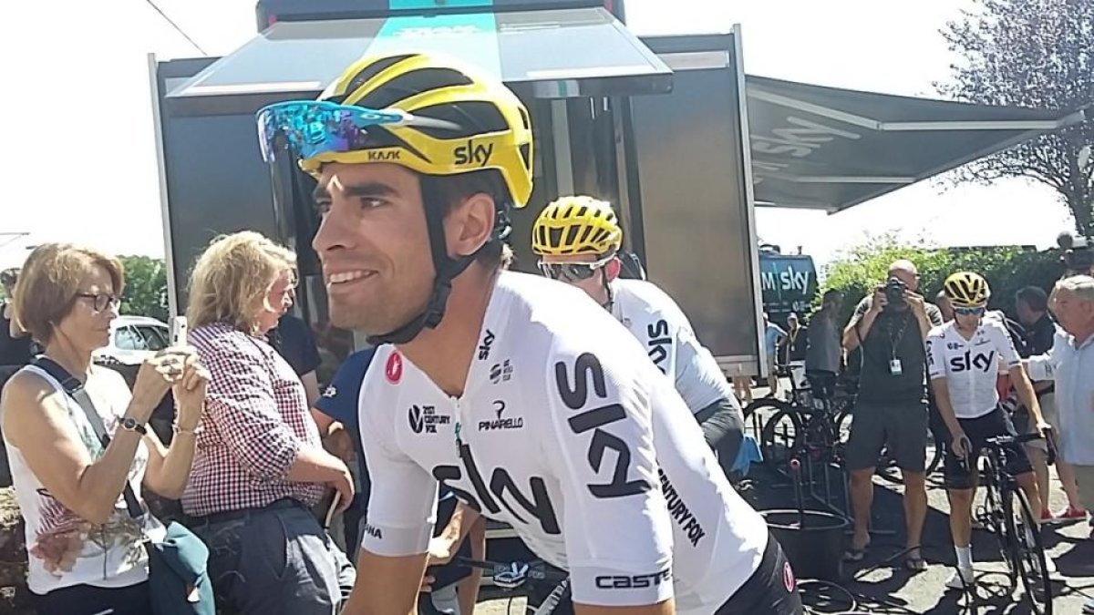 Mikel Landa, este jueves, se dispone a salir a entrenar con el resto del equipo Sky, en Le Puy en Velay.