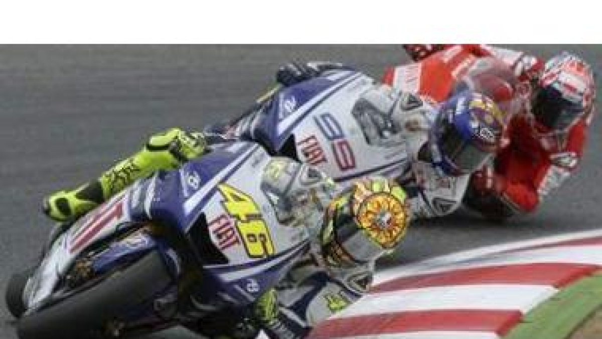 Valentino, Lorenzo, Stoner, codo con codo en las carreras y codo con codo en la clasificación del mu